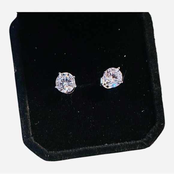 Sterling Silver Crystal Earrings 1 Carat TW NWOT - Picture 1 of 3